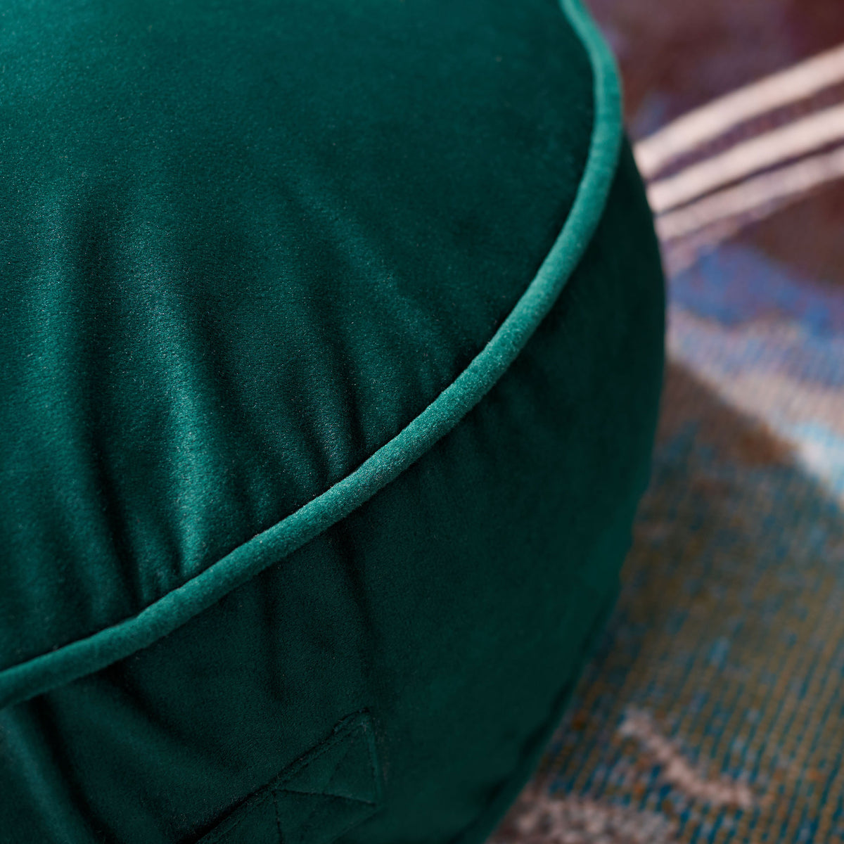 Rich green fabric gathers softly beside the cushion's rounded piped seam || FLP1013A || detail_room
