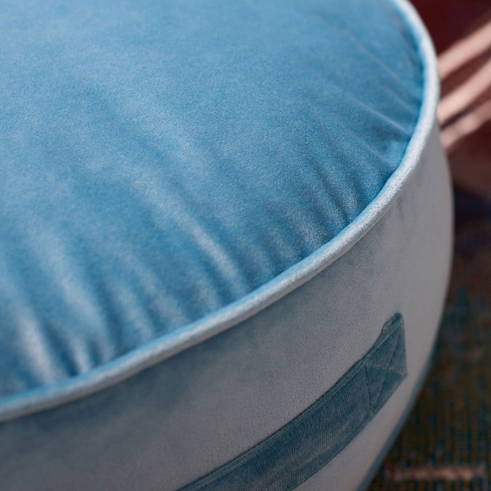 Gentle folds in the blue fabric meet a neatly piped edge on this cushioned pillow || FLP1013B || detail_room