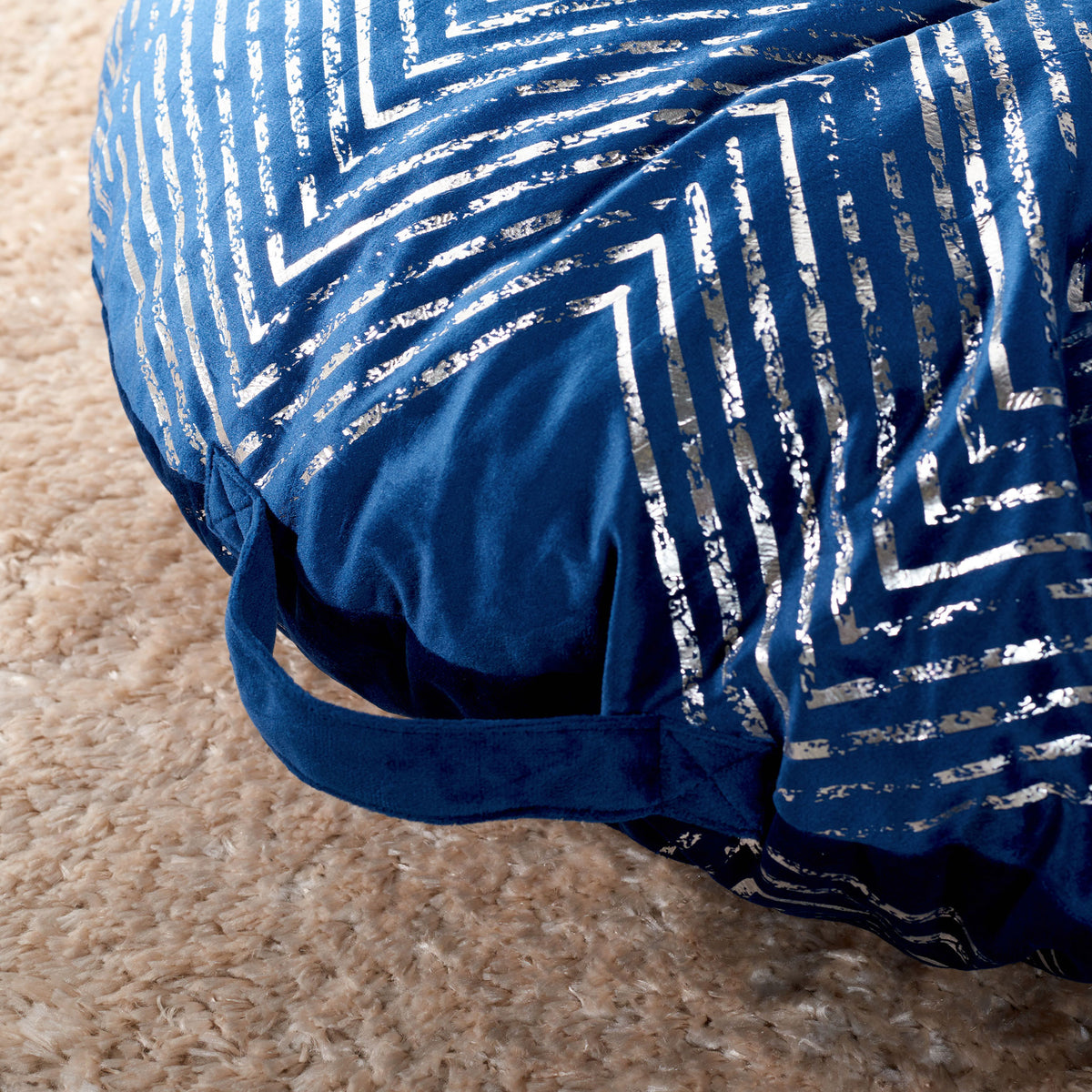 Navy fabric carry loop sits beside shimmering silver geometric lines || FLP1024B-2626RD || handle_room