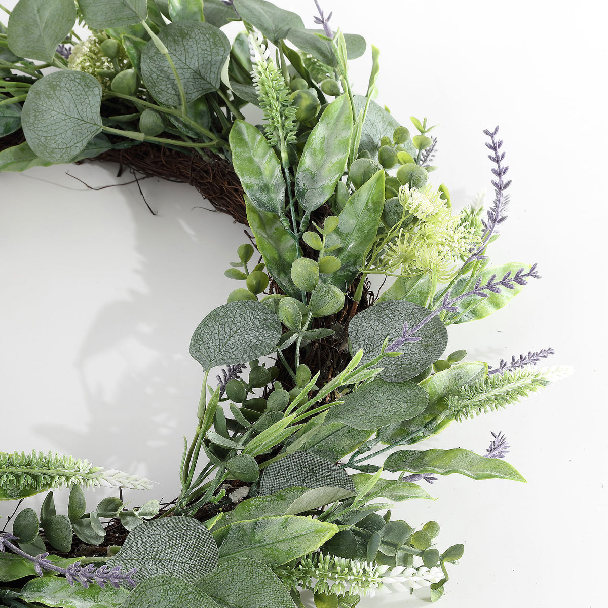 Rounded eucalyptus leaves mix with airy green and lavender stems. || FXP1029A || detail_studio