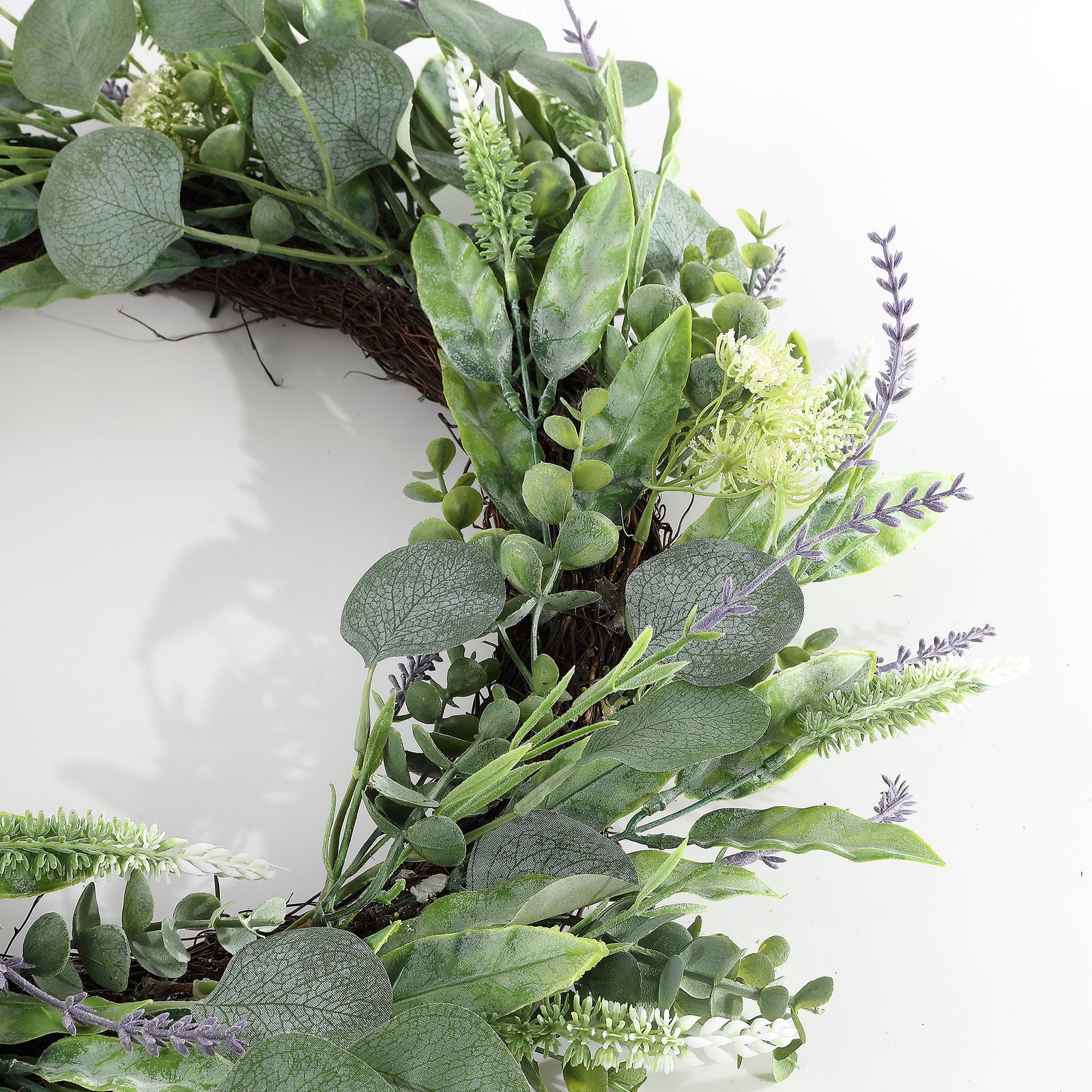 Rounded eucalyptus leaves mix with airy green and lavender stems. || FXP1029A || detail_studio