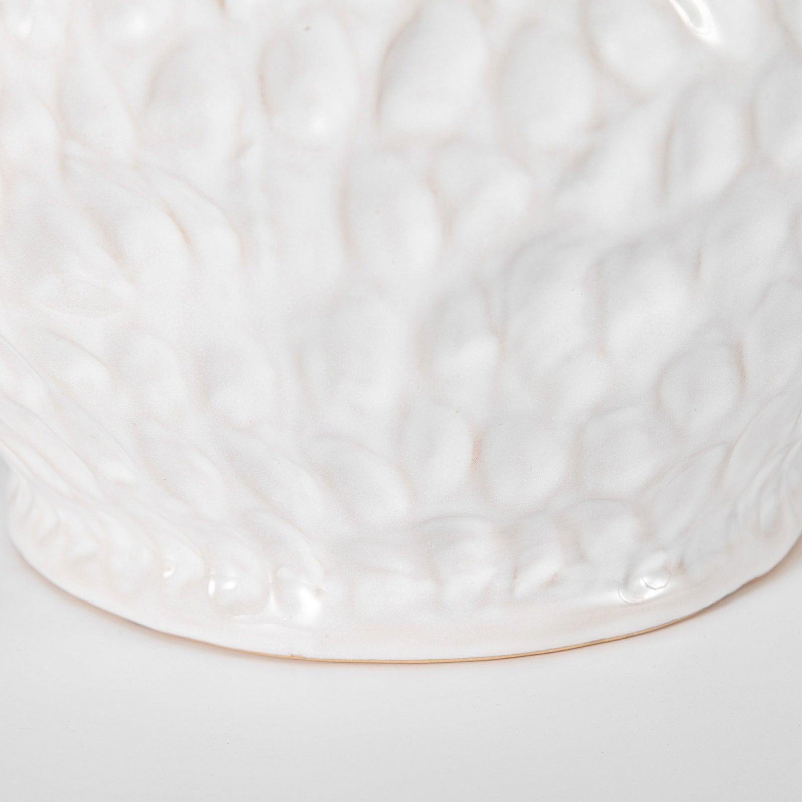 Softly sculpted texture extends across the white ceramic planter. || FXP2030A || leg_studio
