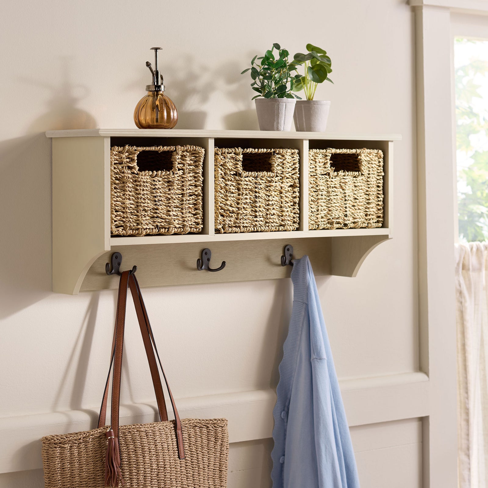A sand-toned rack keeps woven baskets and hanging accessories neatly arranged by the door || HAC5700E || front_angle_room