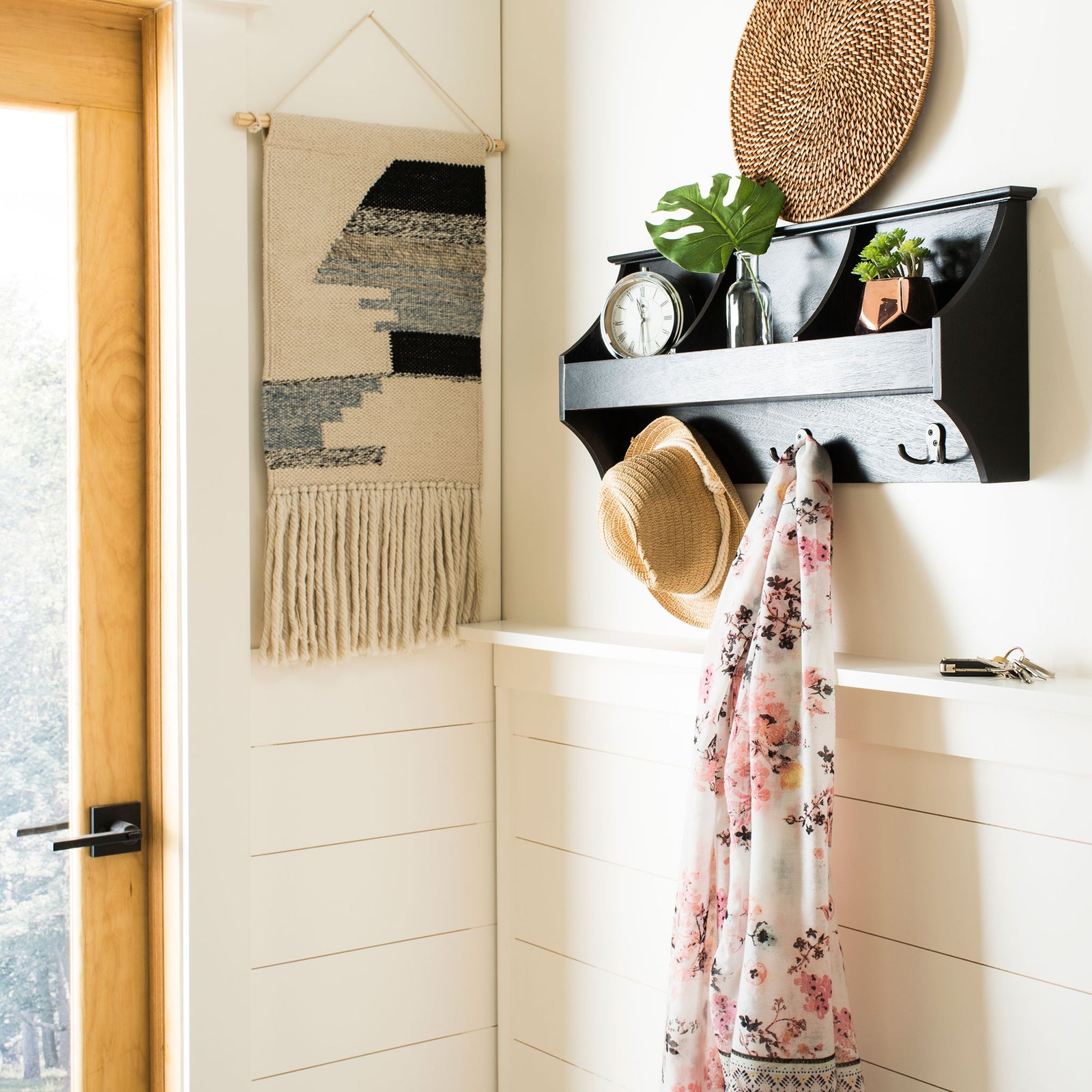 Open cubbies display small decor, while double hooks keep hats and scarves handy. || HAC5702A || front_angle_room