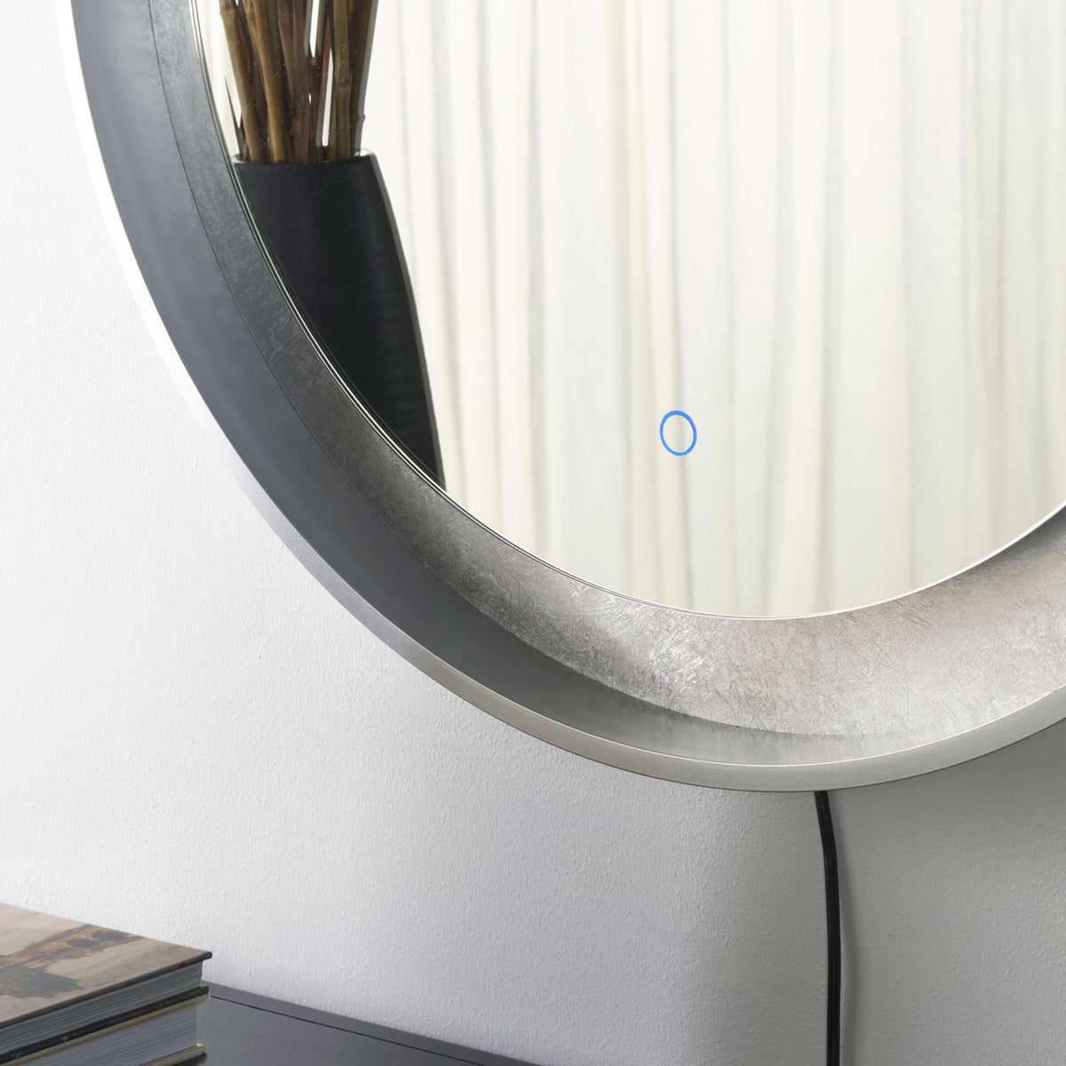 Textured silver-leaf trim meets a smooth silver-gray rim around the reflective mirror. || LMR1014A || detail_room