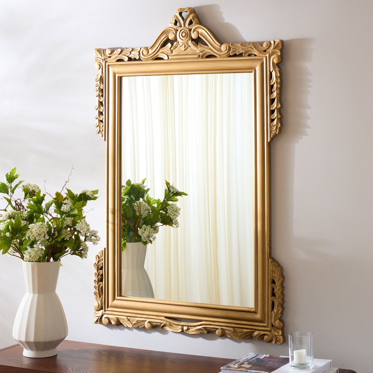 An ornate gold frame and graceful scrollwork bring a traditional accent to the wall || MIR5004C || front_angle_room