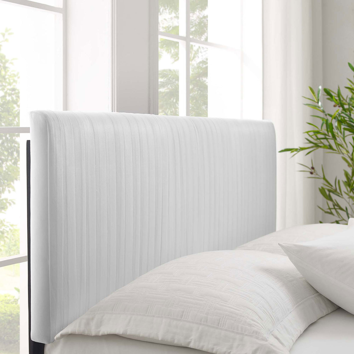 Softly textured, channel-tufted headboard in white || MOD-6597-WHI || detail_room