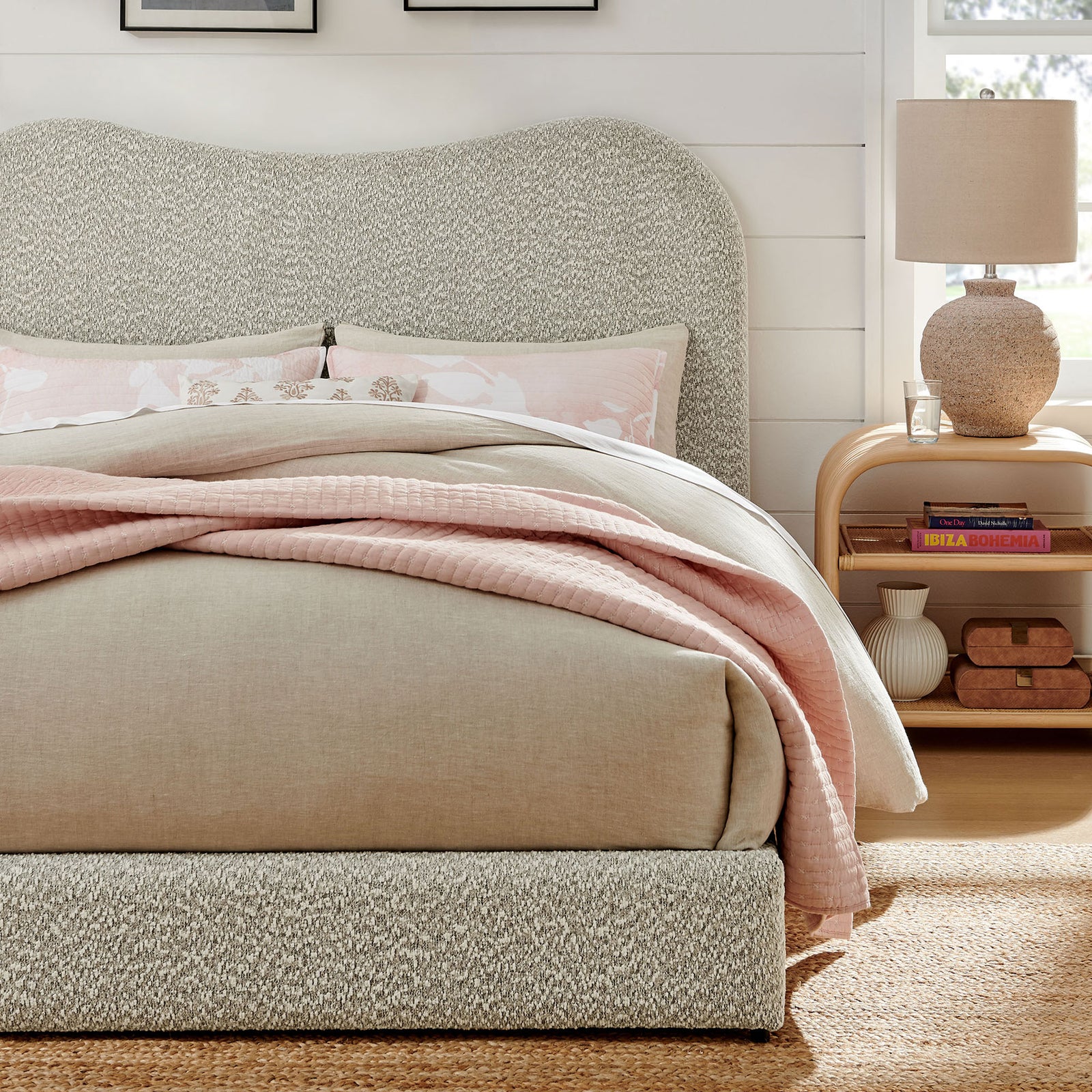 Low-profile frame pairs with layered bedding for a soft, inviting look || MOD-7233-RIV || detail_room