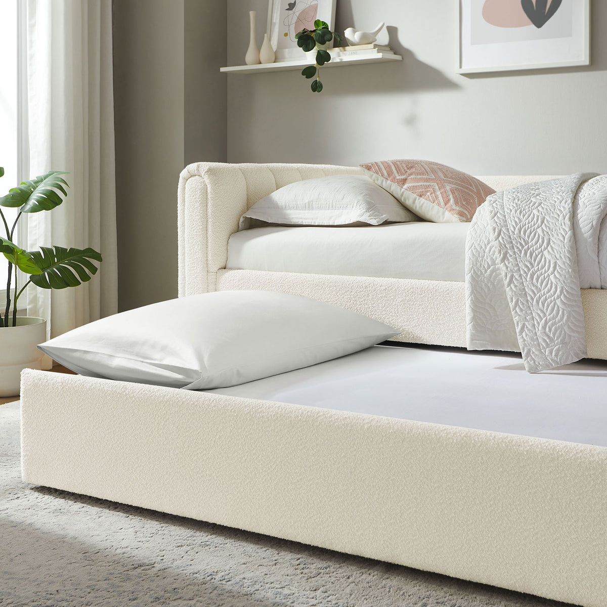 Trundle area in soft boucle with inviting layered bedding || MOD-7235-CLO || detail_room