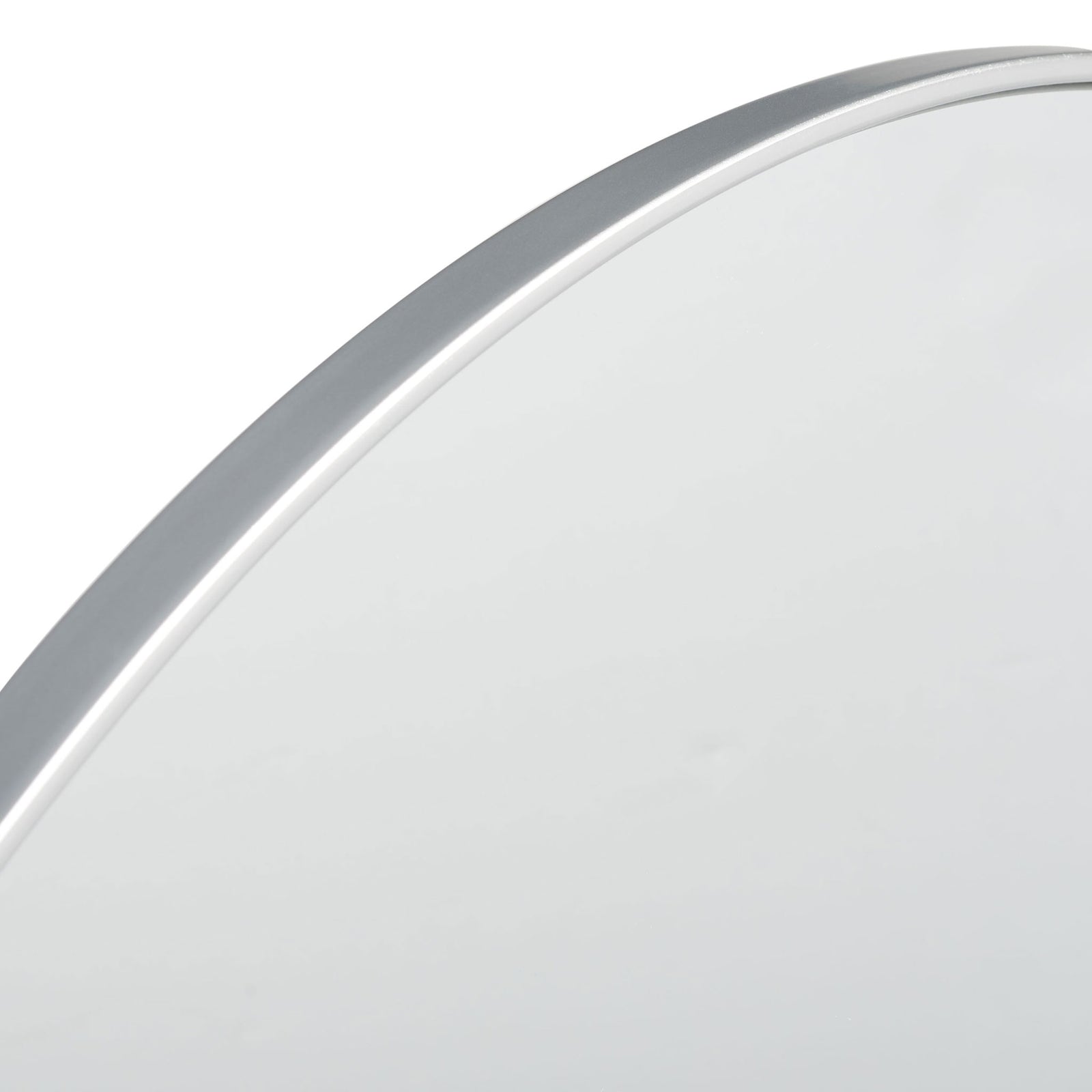 A narrow silver metal rim lends the round mirror a clean, understated outline || MRR2000C || detail_studio