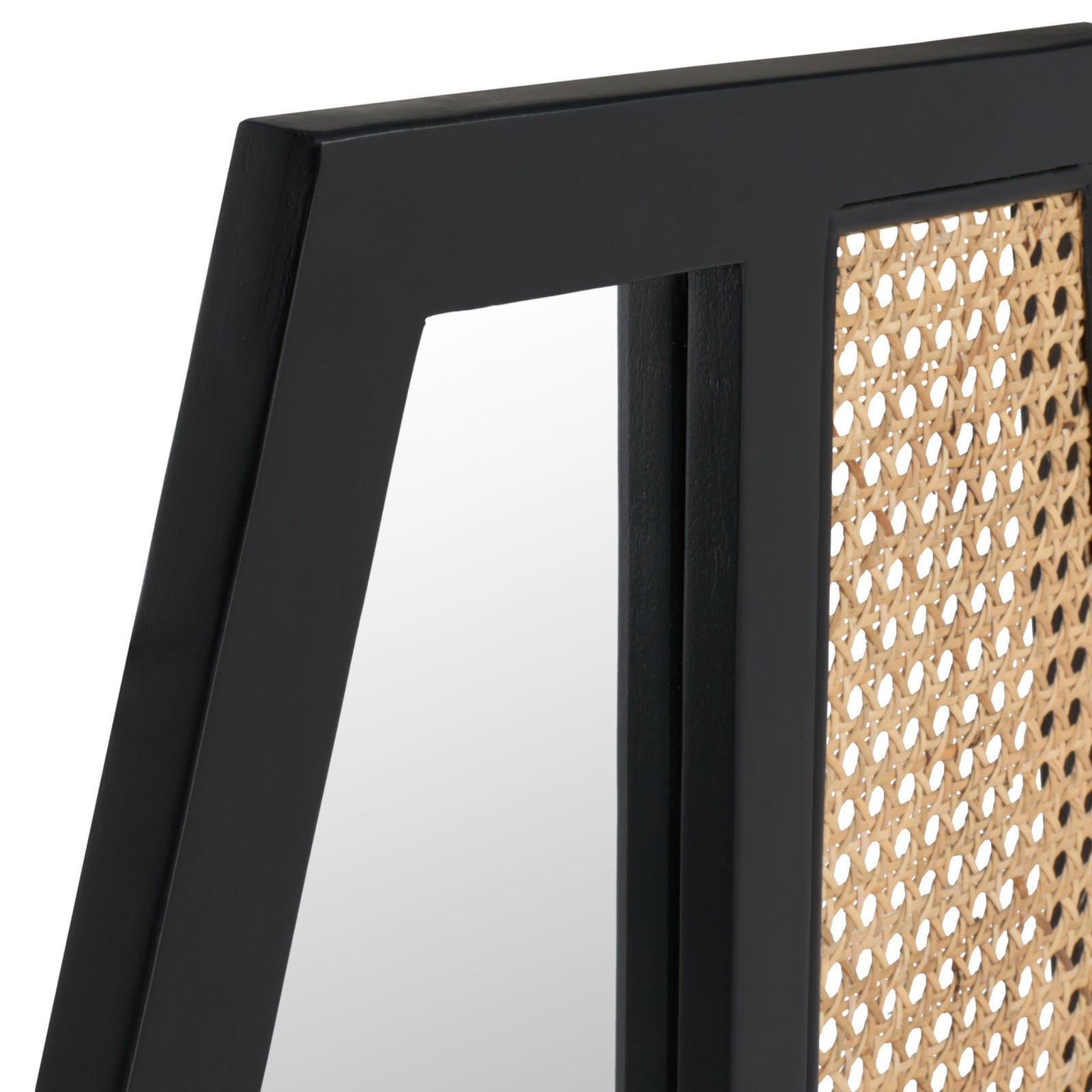 A black wood frame meets reflective glass and an airy natural woven panel. || MRR2018A || detail_studio