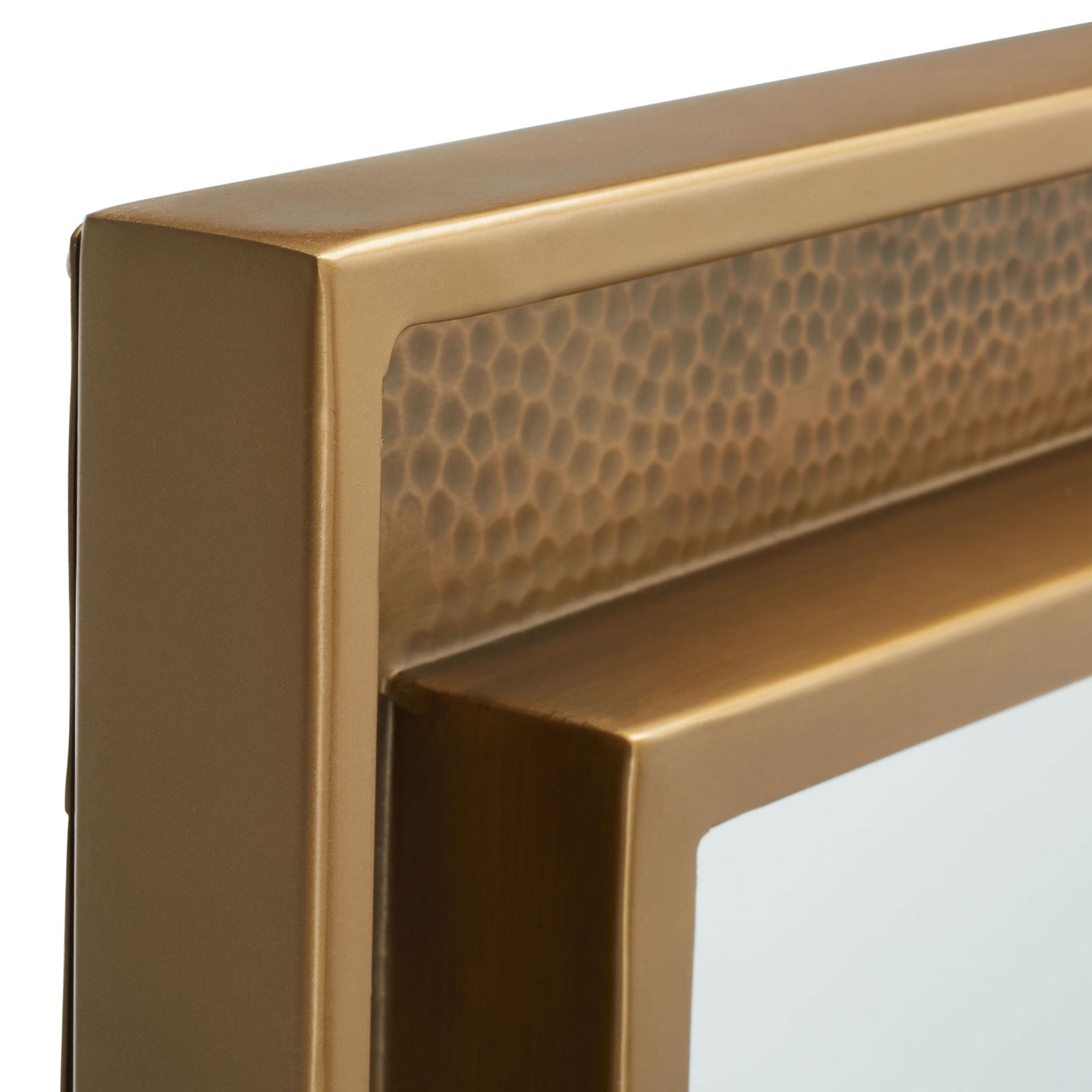Hammered texture accents the mirror's brass-finished frame and smooth inner border. || MRR3049A || detail_studio