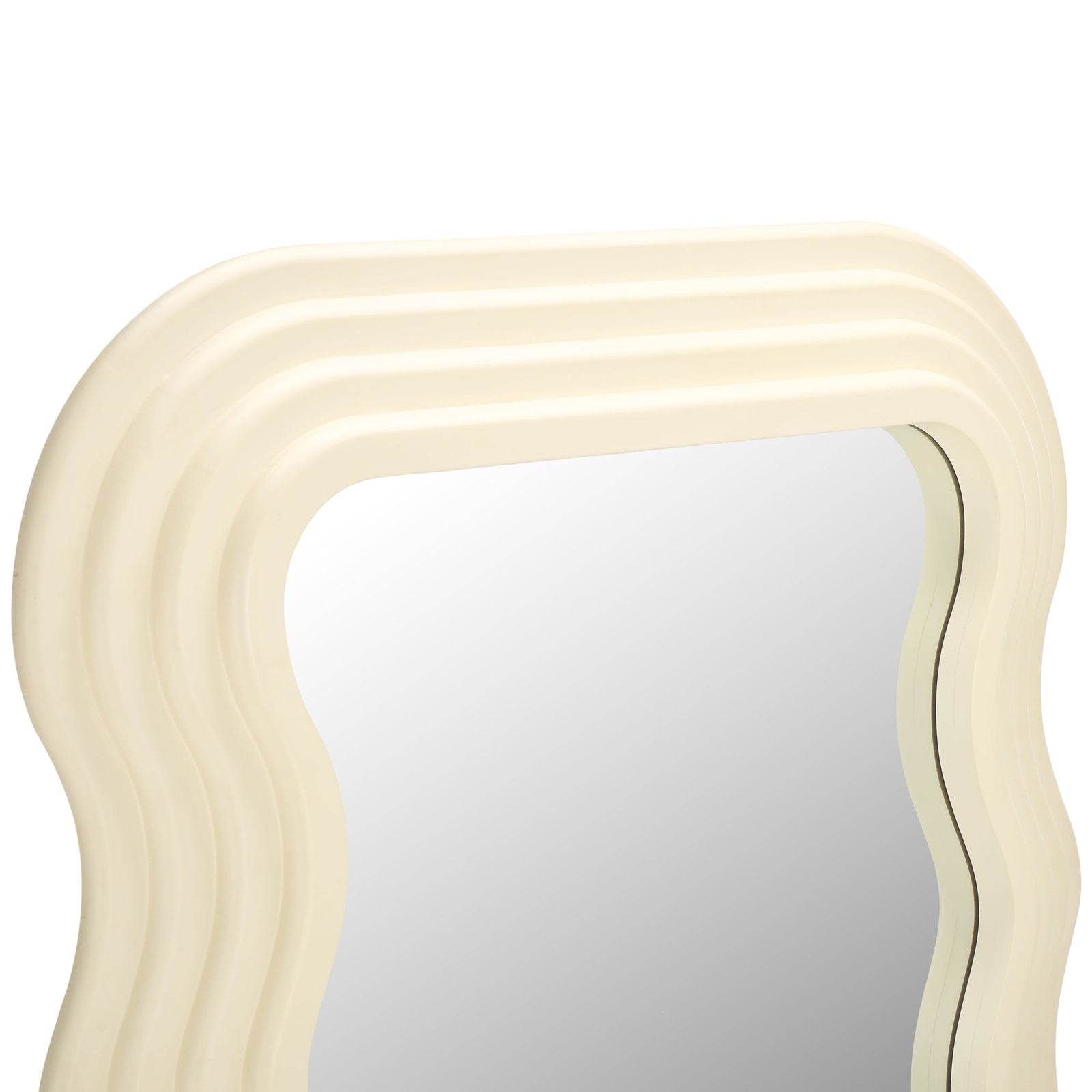 Soft white ridges sweep around the rounded top of the reflective glass || MRR9006B || detail_studio