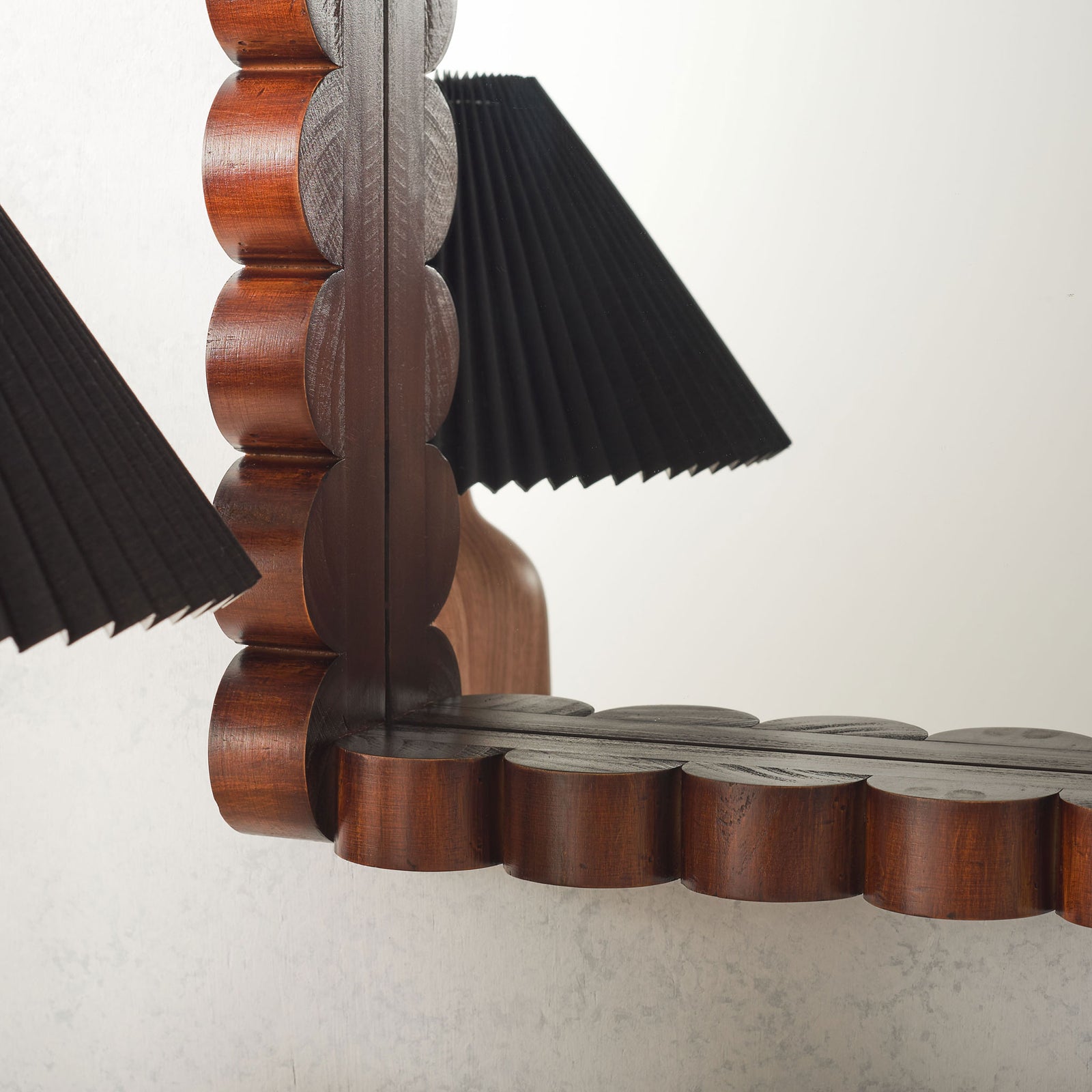 Thick, rounded scallops lend sculptural texture to the mirror's rich walnut-toned frame || MRR9023A || detail_room