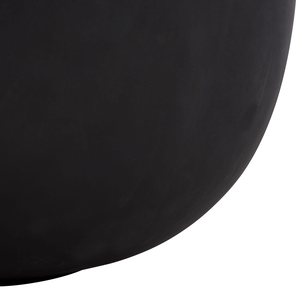 Curved base of a wide matte black planter with a seamless minimalist look || PAT1401A || leg_studio