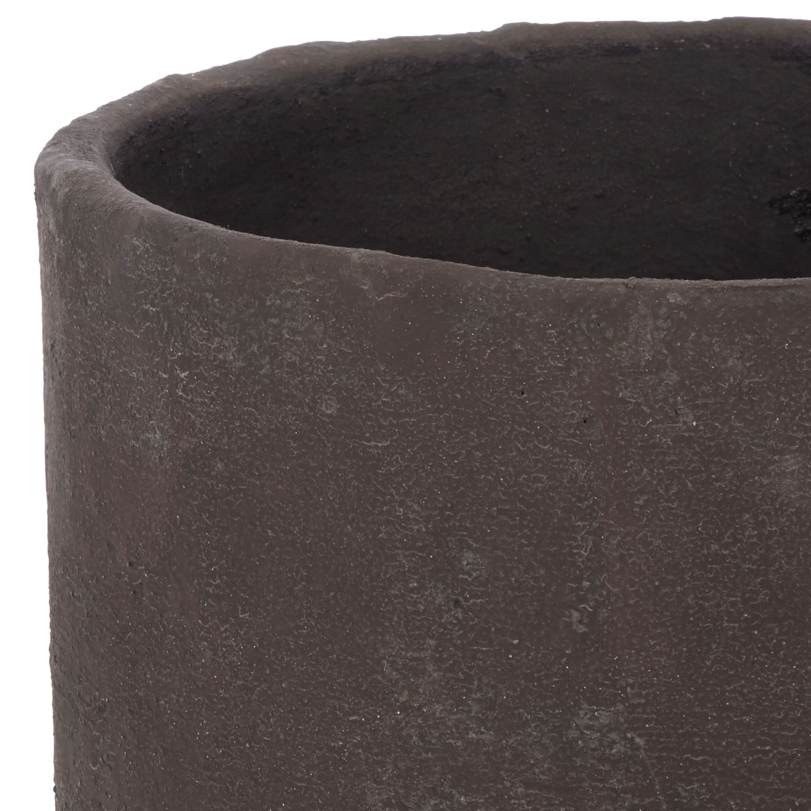 A slightly uneven brown rim borders the planter's dark, textured interior. || PAT1404A || detail_studio