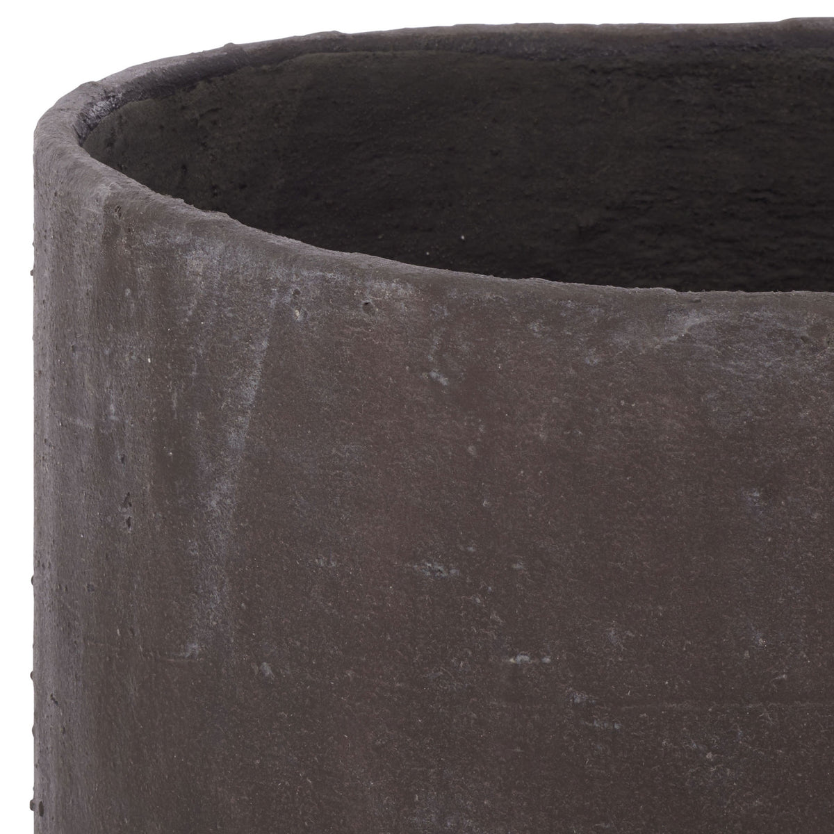 The large brown planter's rugged rim contrasts with its dark interior. || PAT1409A || detail_studio