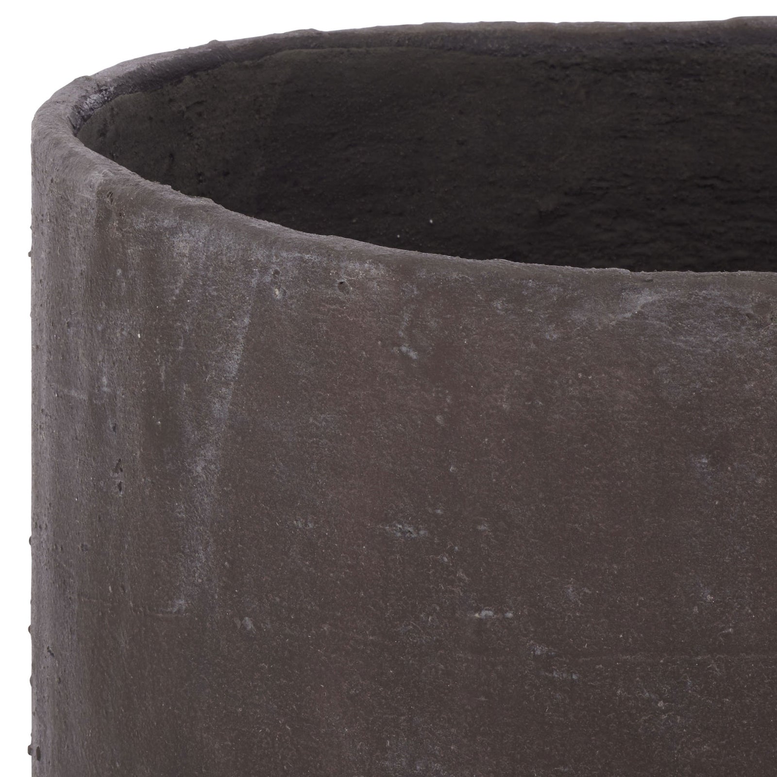 The large brown planter's rugged rim contrasts with its dark interior. || PAT1409A || detail_studio