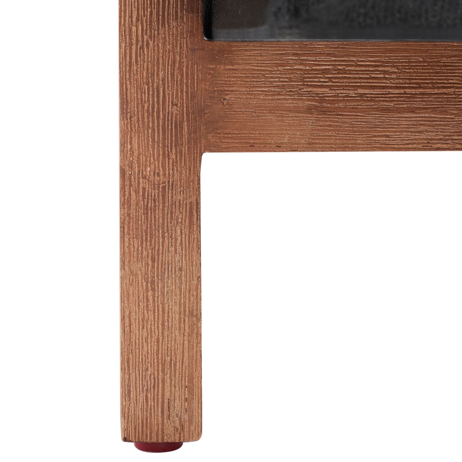 Natural acacia wood support adds warm grain beneath the planter's sleek black concrete basin. || PAT1512A || leg_studio