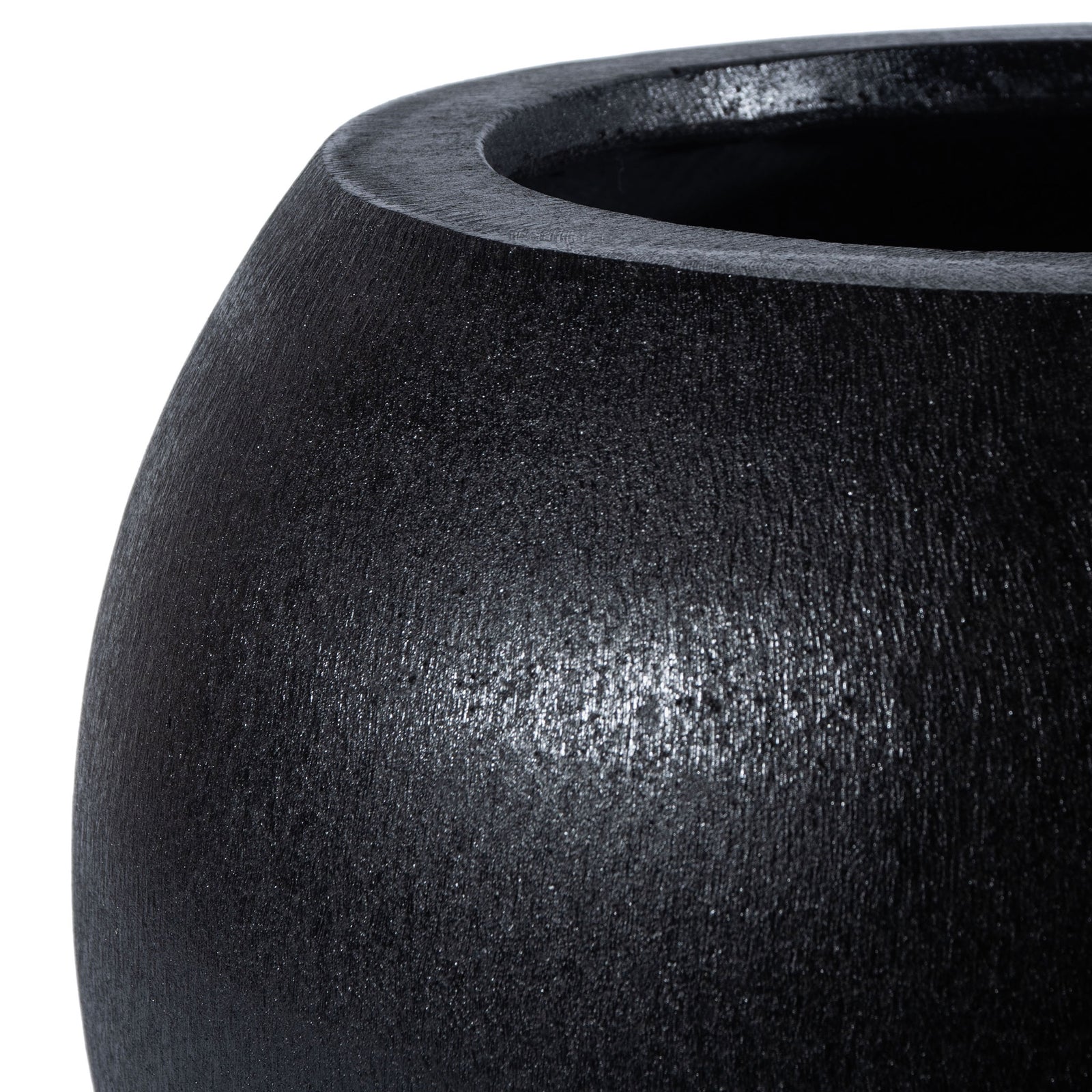 A thick black rim edges the open planter above a lightly textured, lustrous surface. || PAT1518A || detail_studio