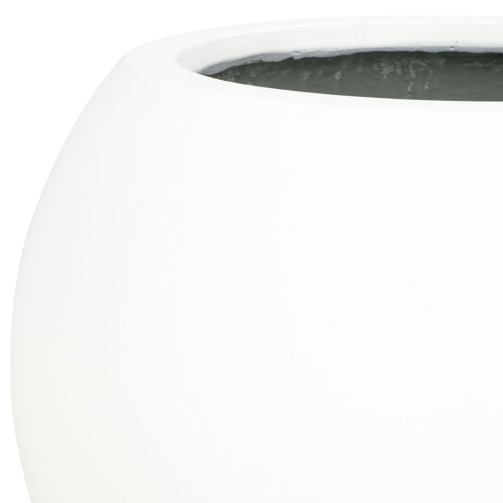 The large white planter combines a gently curved wall with a broad, clean-lined rim. || PAT1519C || detail_studio
