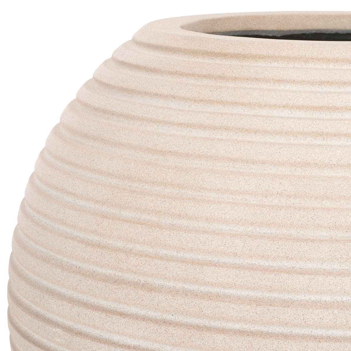 A thick beige rim flows into closely layered, sand-textured ribs. || PAT1534B || detail_studio