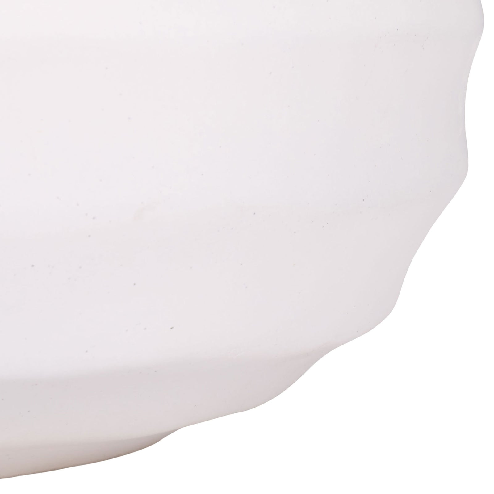 The white planter narrows to a subtly rounded base below its sculpted sides. || PAT1542C || leg_studio