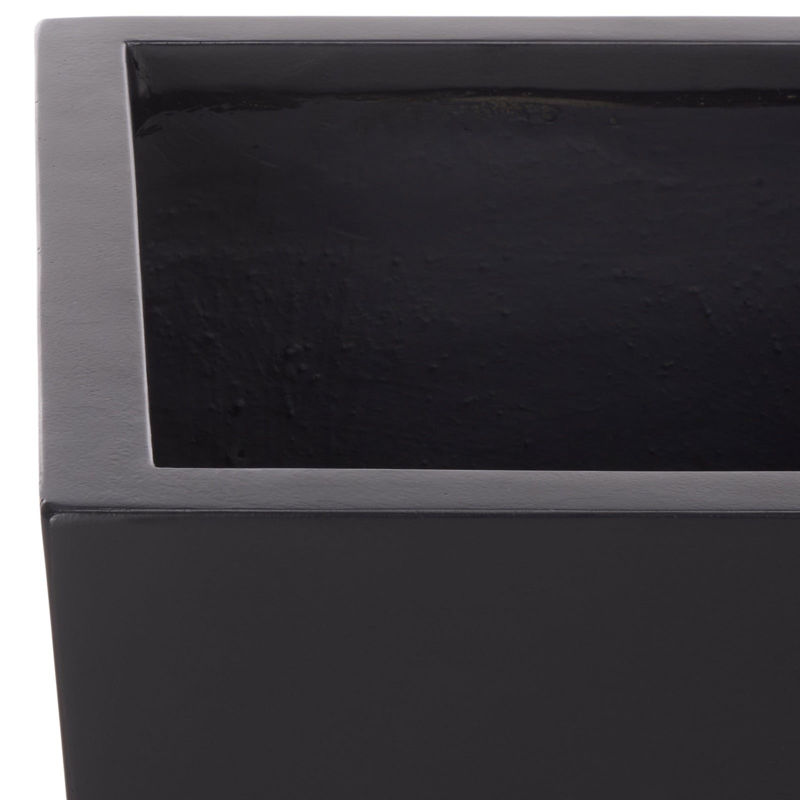 A broad black rim surrounds the recessed planting well above the planter's smooth exterior. || PAT1544A || detail_studio