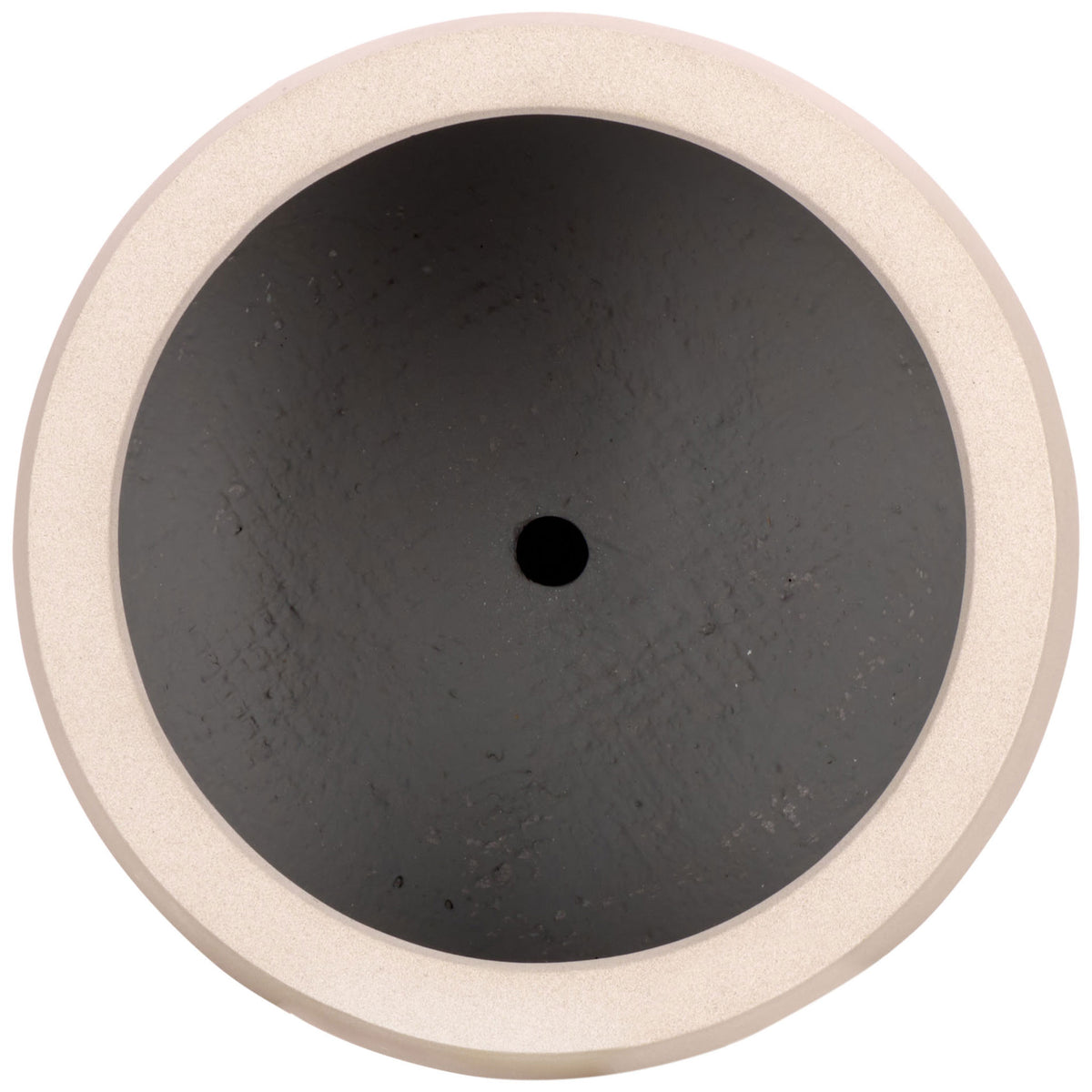 A wide beige rim frames the round planting basin and its central drainage opening || PAT1545B || top_studio