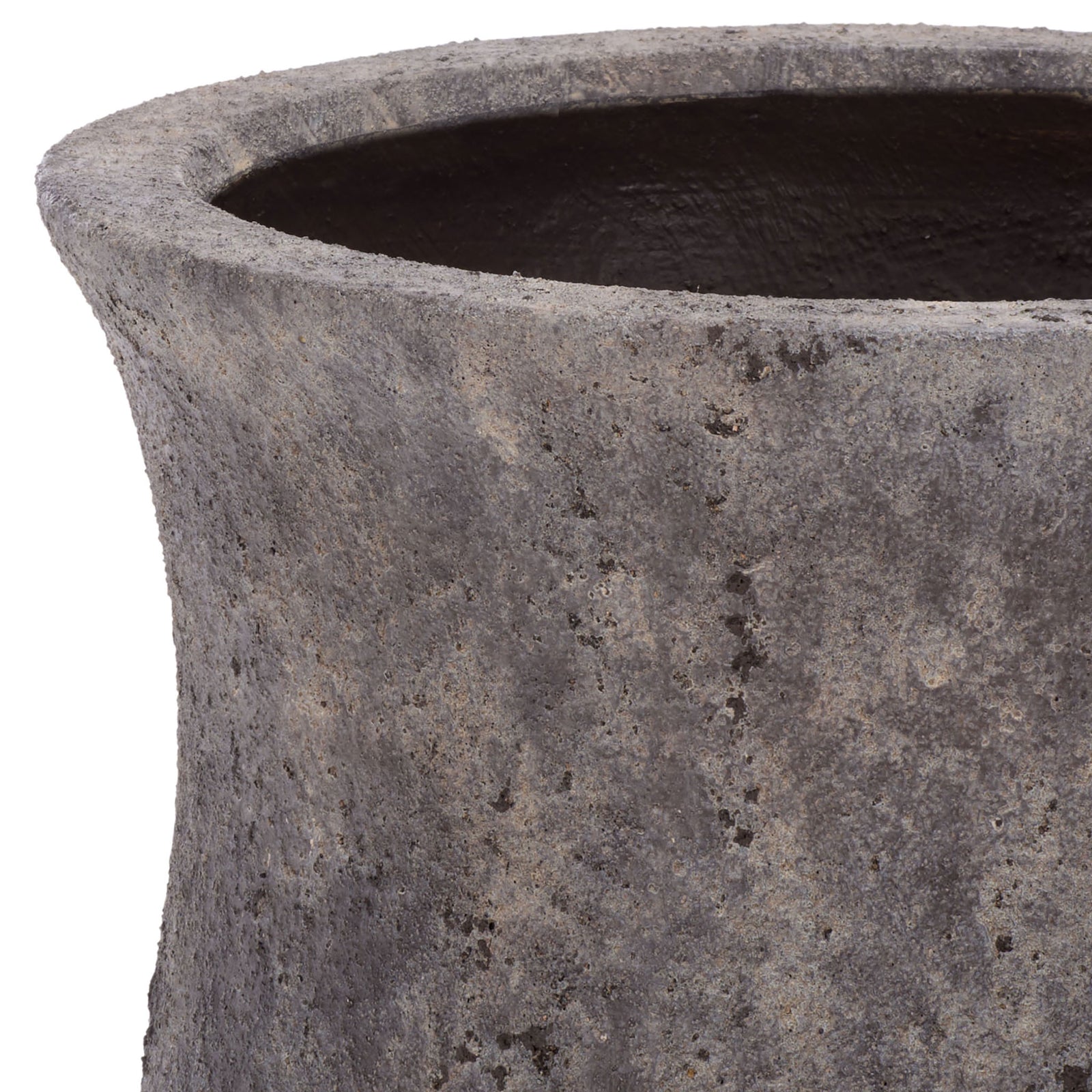 A flared rim frames the dark planting cavity and mottled brown ficonstone || PAT1547A || detail_studio