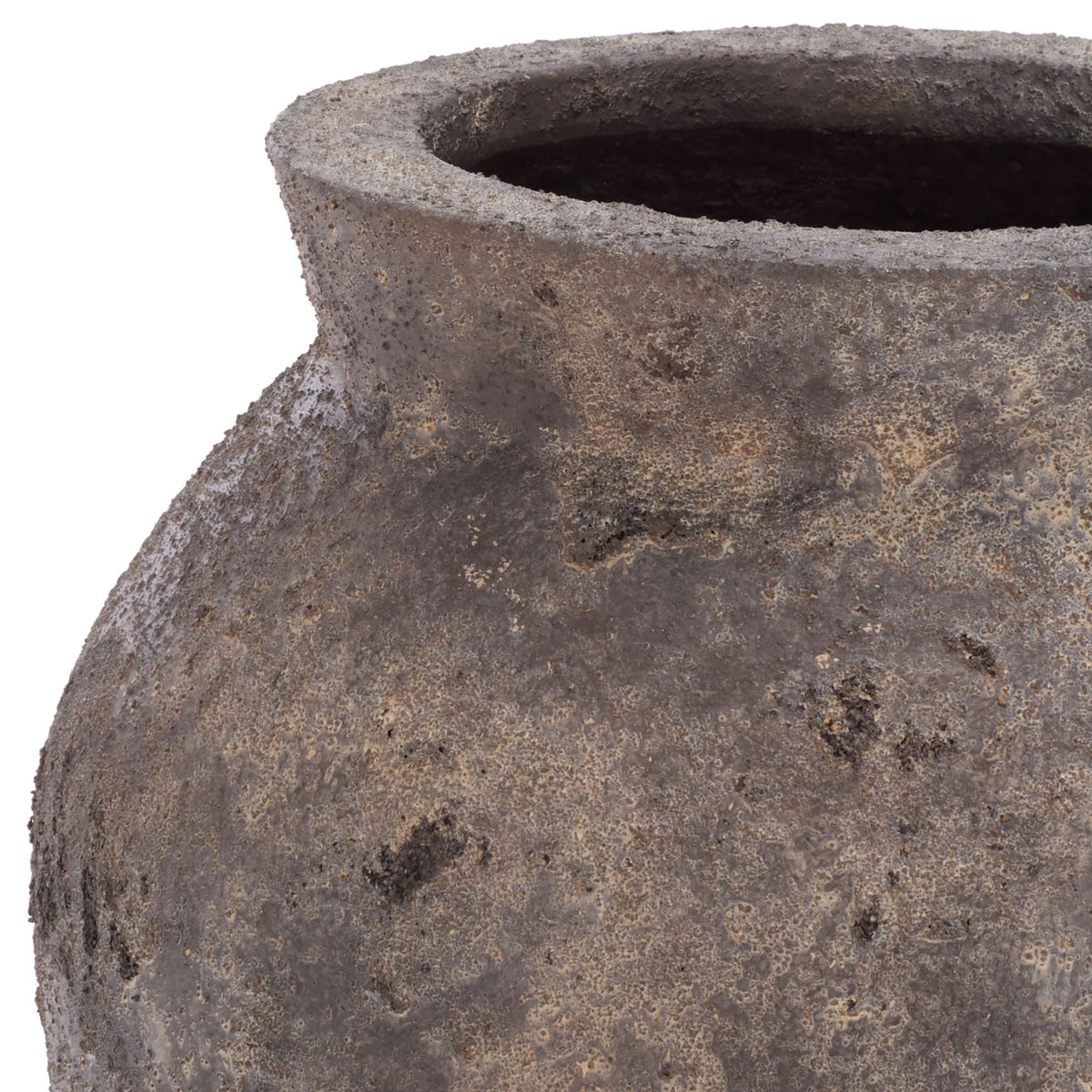 A thick, rounded rim tops the planter's curved shoulders and weathered antique brown finish. || PAT1555A || detail_studio