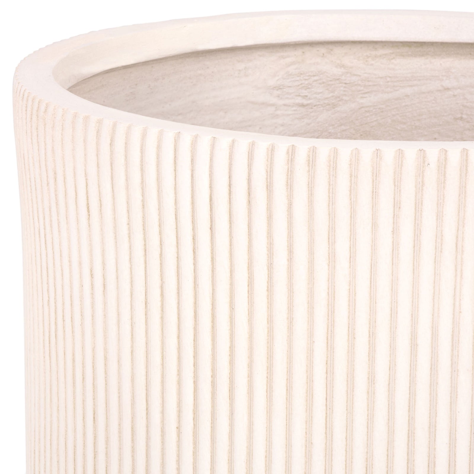 A thick beige rim frames the open basin above the planter's finely fluted sides. || PAT4600B-SET3 || detail_studio