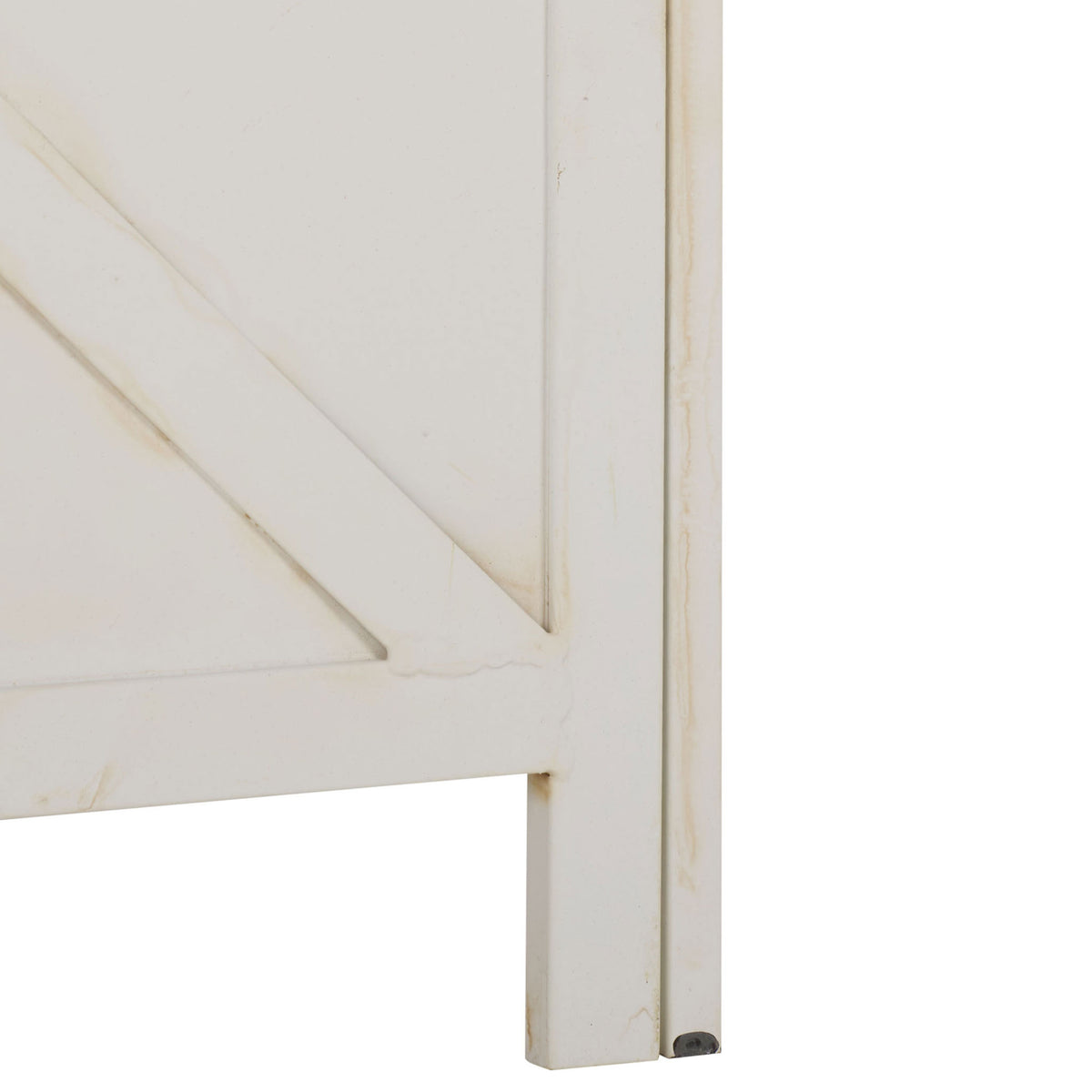 Short square iron feet give the antique white planter a lifted, sturdy stance. || PAT5048A || leg_studio