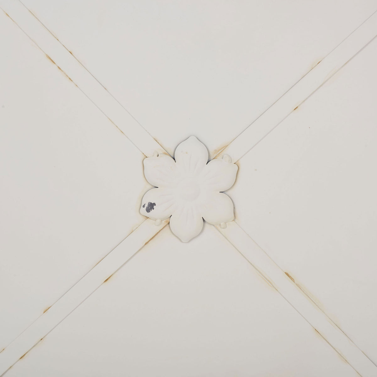 An embossed flower medallion and crossing iron bands add charm to the antique white planter. || PAT5048A || detail_studio