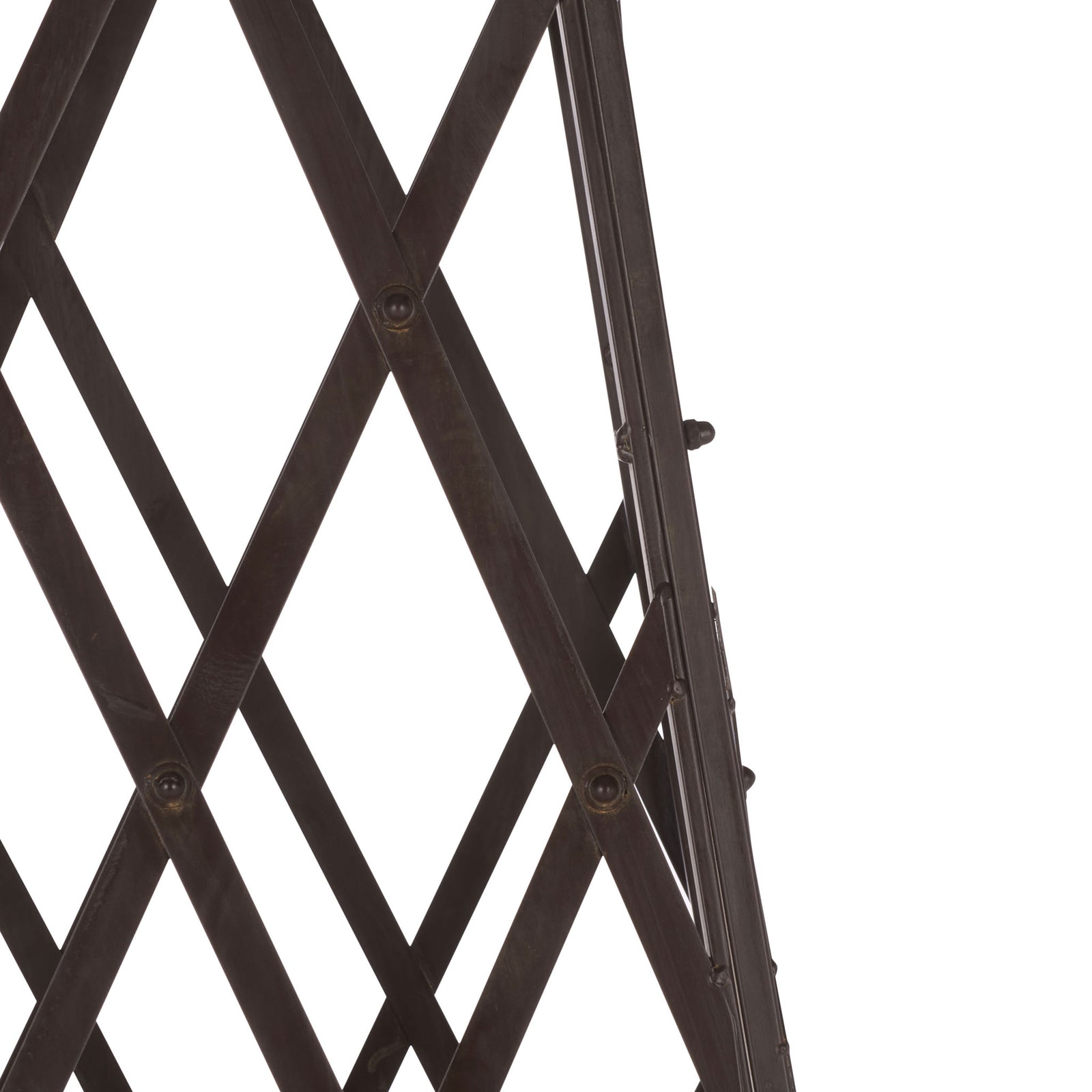 Rustic brown iron strips interlace into diamonds to support climbing greenery. || PAT5048B || detail_studio