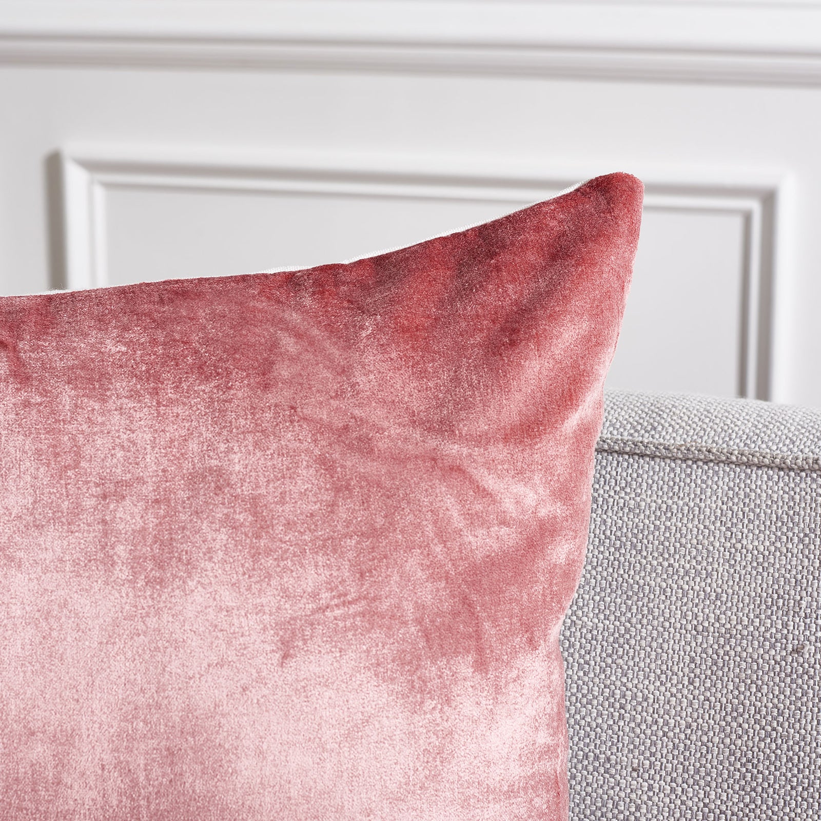 Rosy fabric catches the light along the pillow's softly tapered corner || PLS503F-2222-SET2 || detail_room
