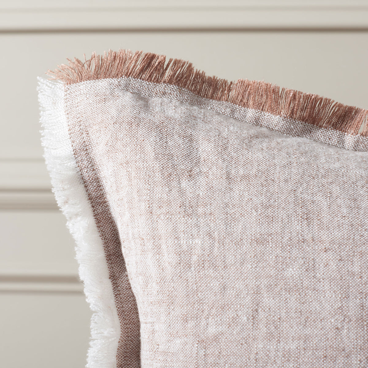 Blush and white fringe highlights the linen pillow's softly textured edge || PLS8006A-2020 || detail_room