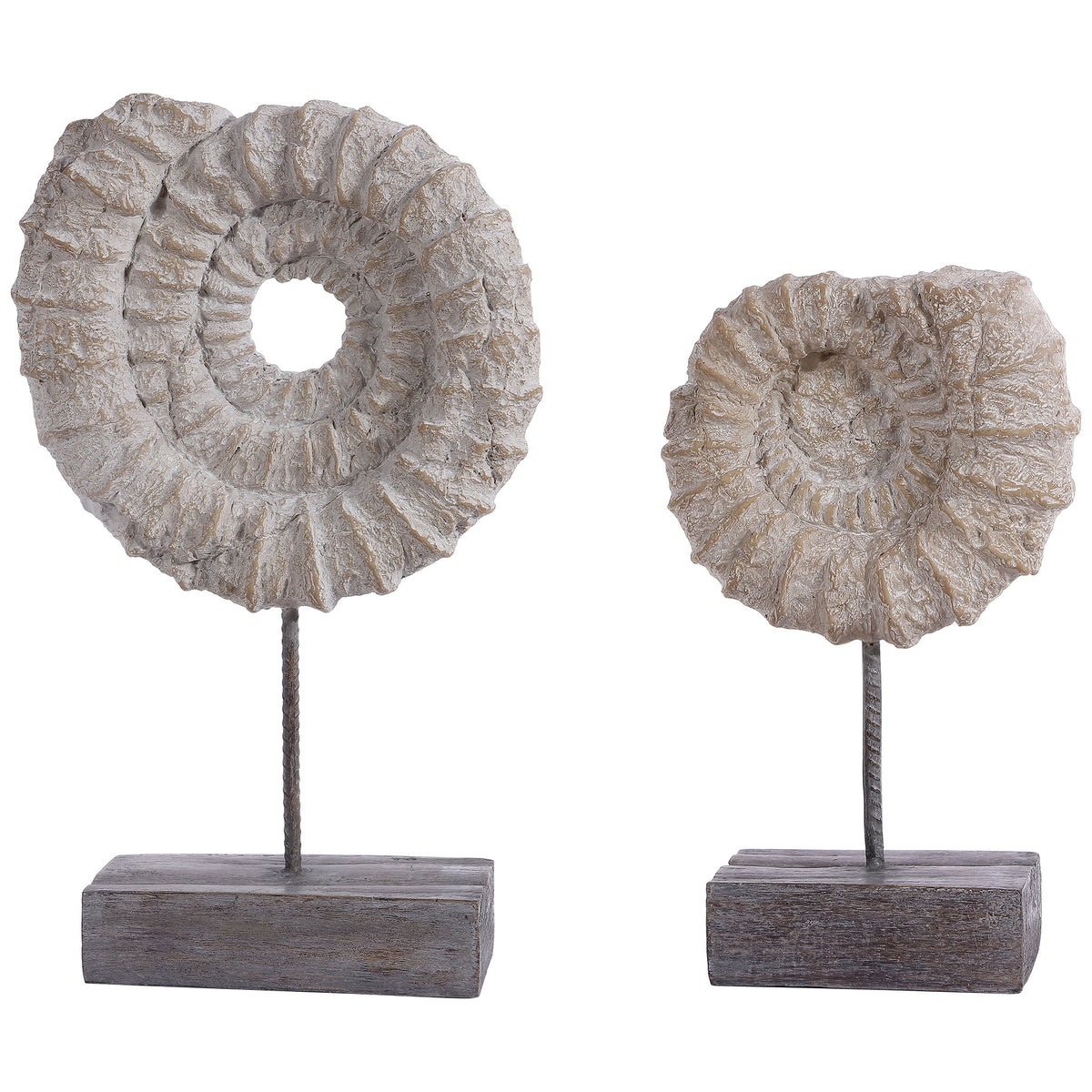 Two beige and gray spiral shells of different sizes stand on dark stems and rectangular block bases. || RDC1207A-SET2 || front_studio
