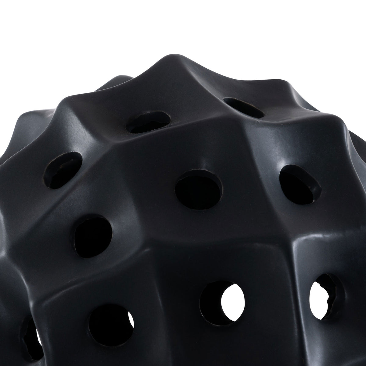 Sculpted black ceramic ridges frame circular cutouts for bold, openwork texture. || RDC4019C-SET2 || detail_studio