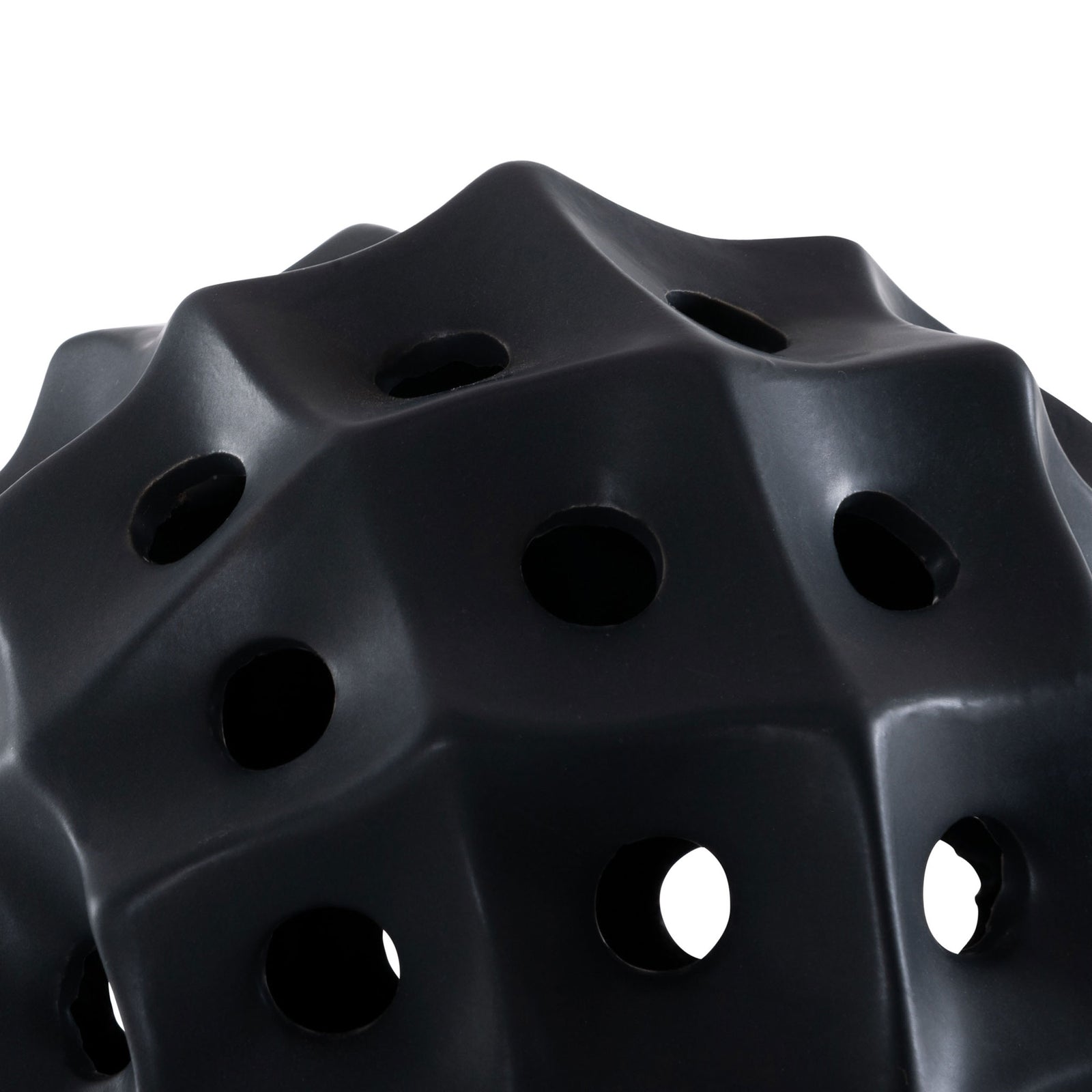 Sculpted black ceramic ridges frame circular cutouts for bold, openwork texture. || RDC4019C-SET2 || detail_studio