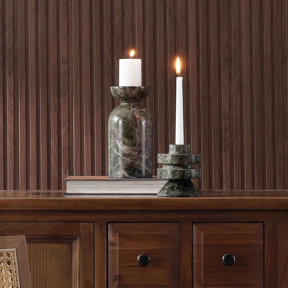 Rich red veining and contrasting silhouettes lend a refined touch to a candlelit display. || RDC4039A-SET2 || front_room