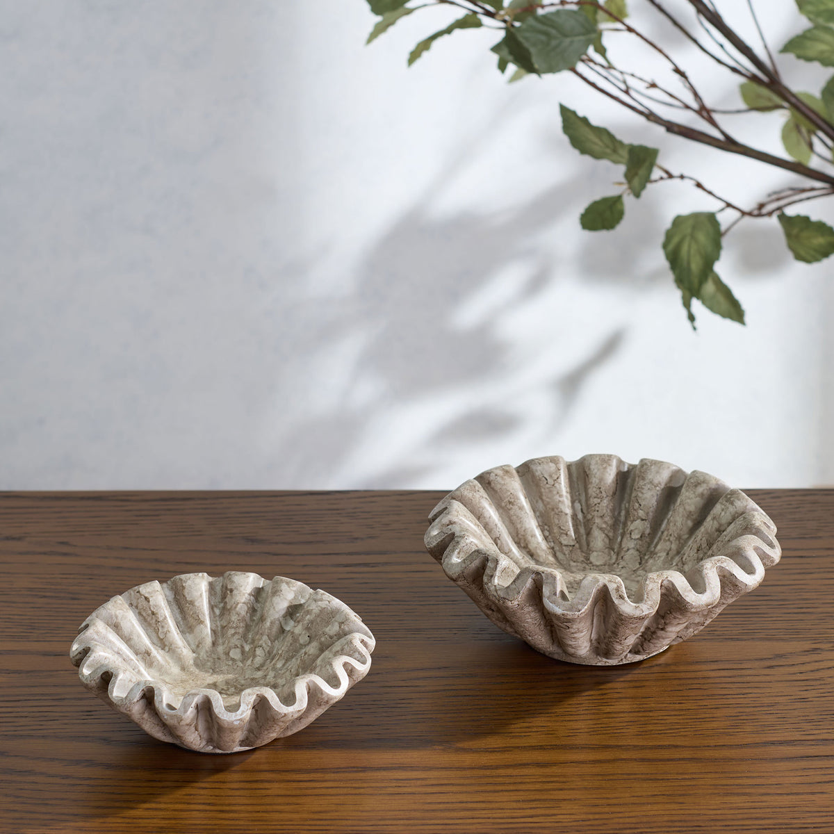 Large and small fluted bowls reveal mottled interiors and flowing, scalloped rims above warm wood. || RDC4052A-SET2 || front_angle_room