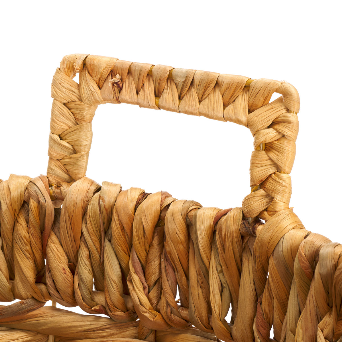 A wrapped loop handle adds an easy grip to the naturally textured water hyacinth rim. || STG1807A || handle_studio