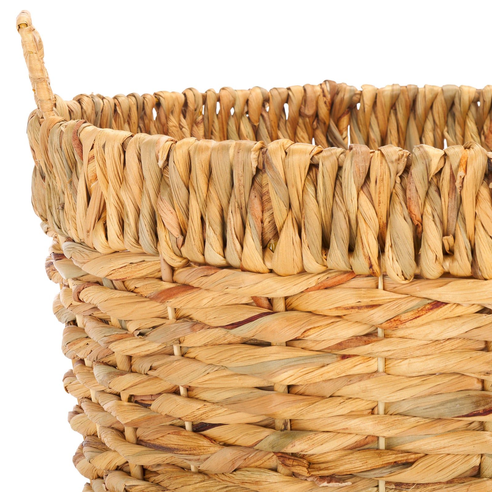 Thick water hyacinth strands wrap a raised basket rim above an airy woven body. || STG1807A || detail_studio