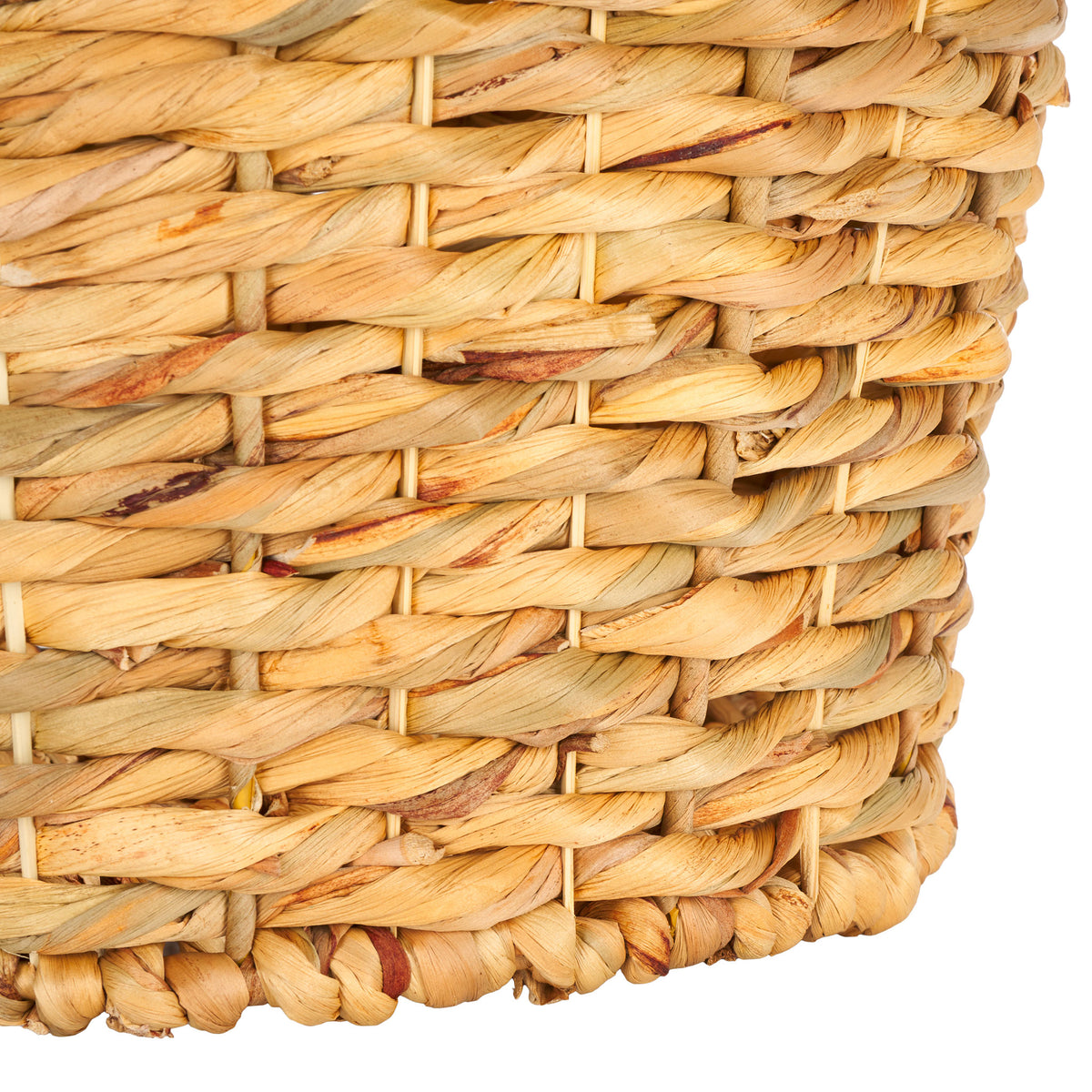 Dense water hyacinth weaving meets a thick braided base for a sturdy, textured finish. || STG1807A || leg_studio