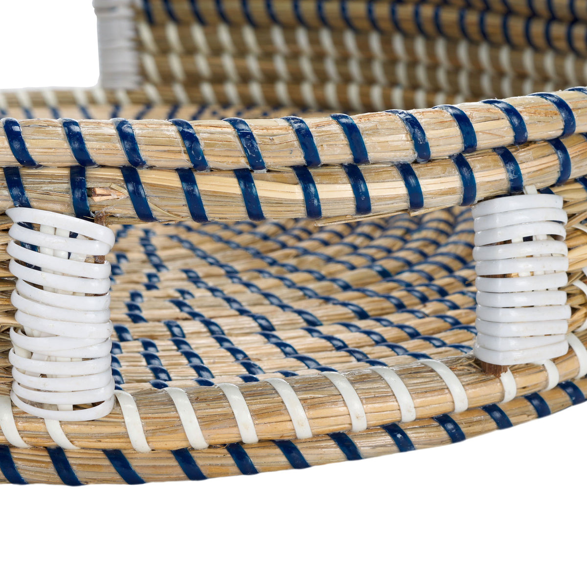 A white-wrapped cutout handle complements the blue-trimmed rim and woven seagrass base. || STG1809A || handle_studio