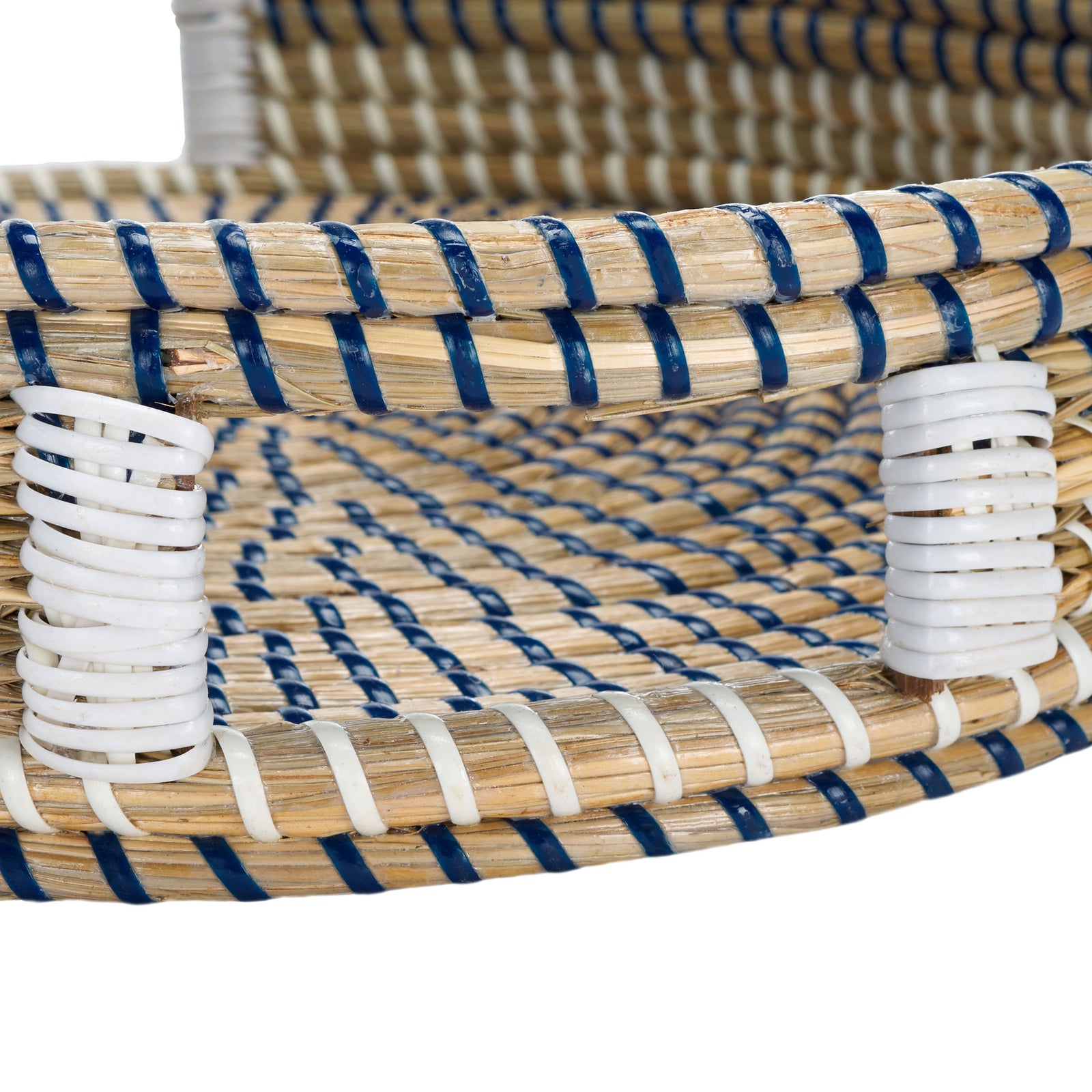 A white-wrapped cutout handle complements the blue-trimmed rim and woven seagrass base. || STG1809A || handle_studio