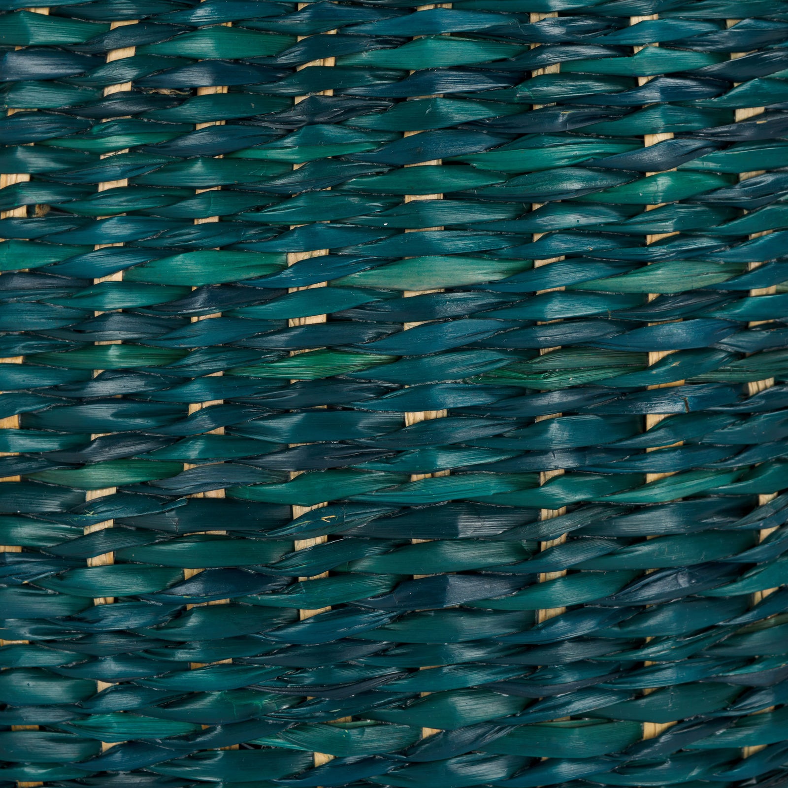 Layers of deep teal-green seagrass create a richly textured woven finish || STG1815A || swatch_studio