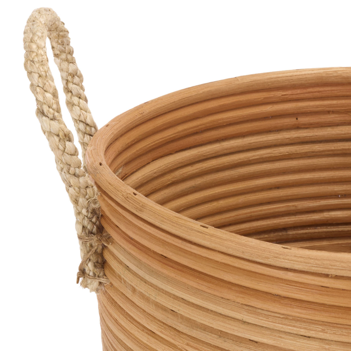 Warm natural rattan coils frame the open rim beside a braided handle with visible ties. || STG1817A || detail_studio