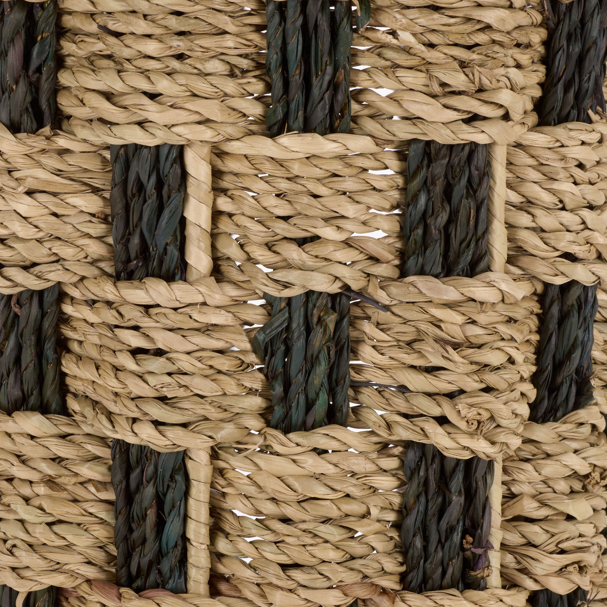 Natural and dark seagrass strands create a bold, woven texture. || STG1823A || swatch_studio